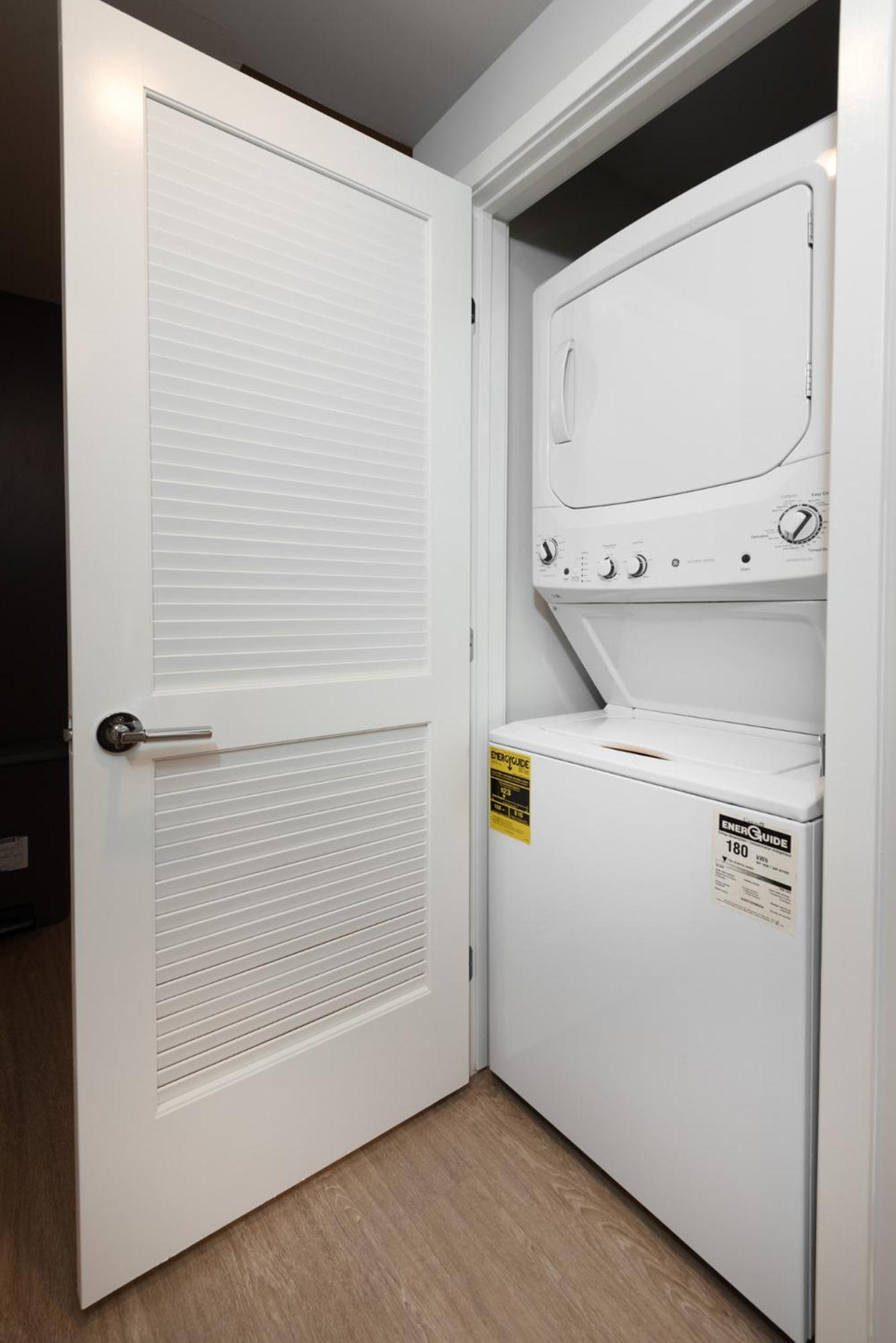 Luxurious 2br In K-town W/ Private Balcony! Los Angeles