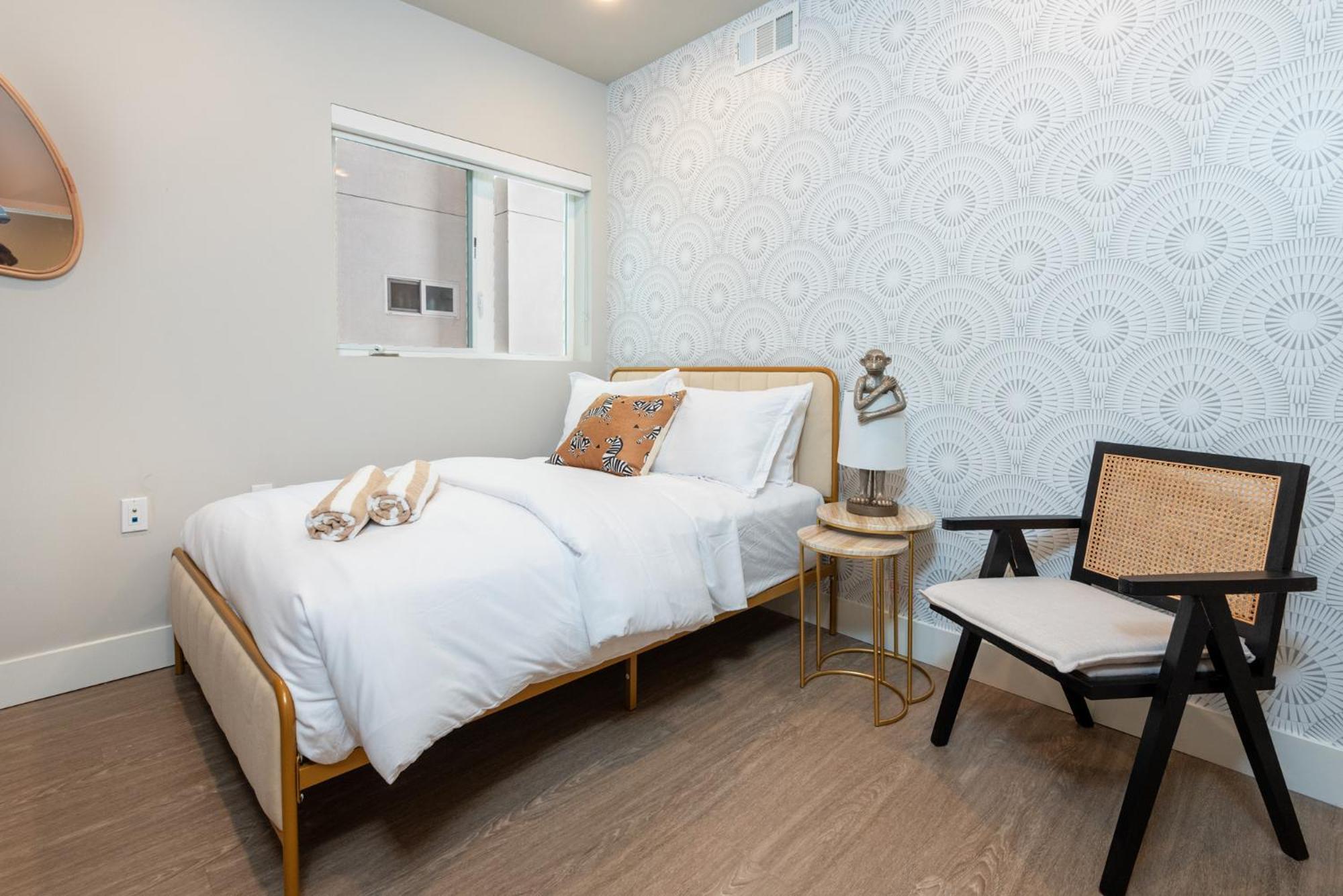 Luxurious 2br In K-town W/ Private Balcony! * Los Angeles