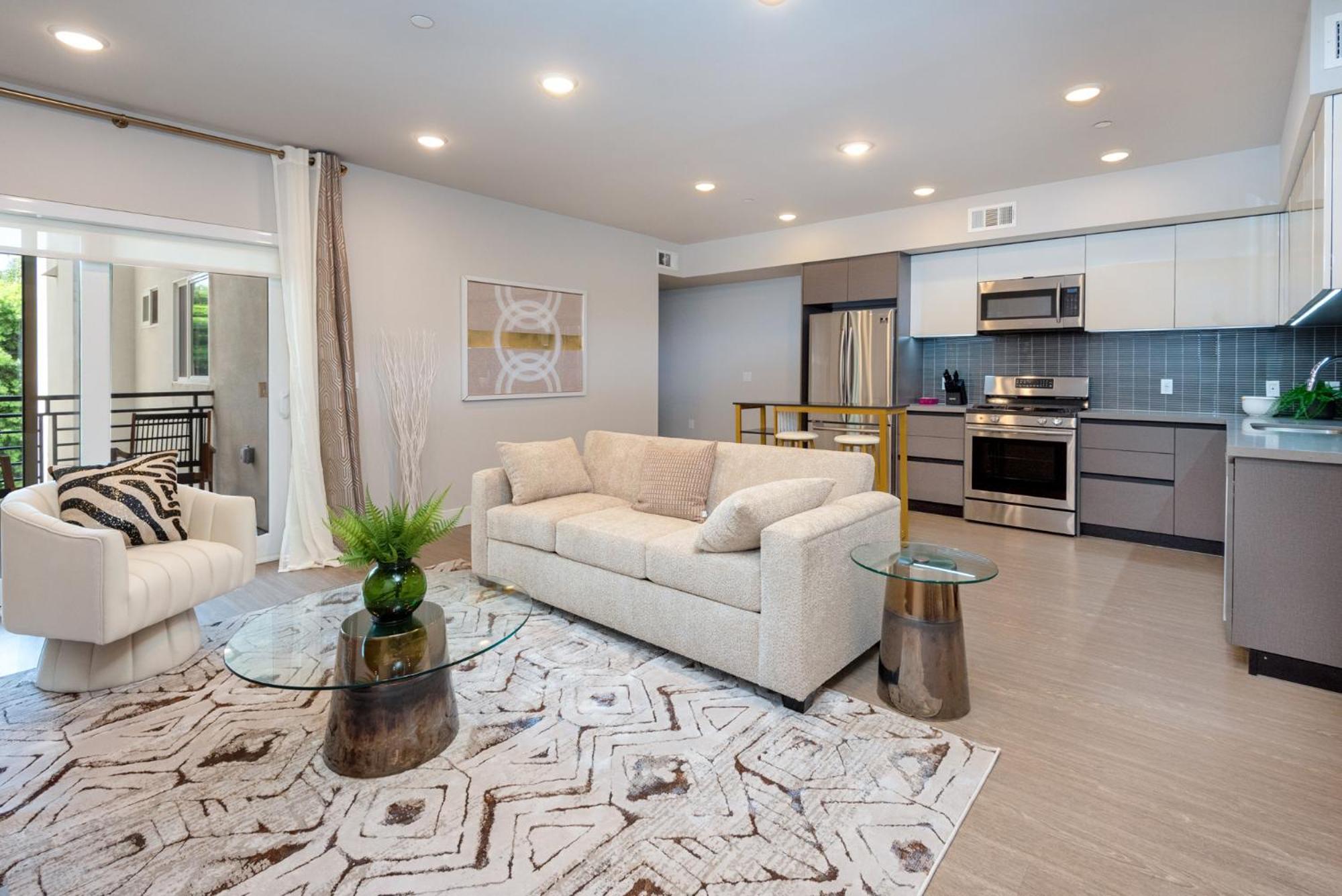 Luxurious 2br In K-town W/ Private Balcony! Los Angeles